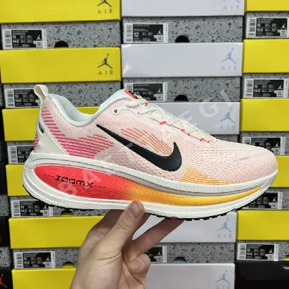 나이키 줌 보메로 18 HM6804-100 201095 Nike Zoom Vomero 18