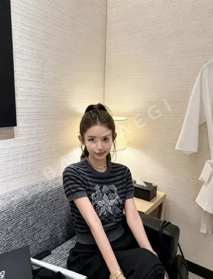 디올 오봉성 자수 스트라이프 반팔 니트 티셔츠 127838