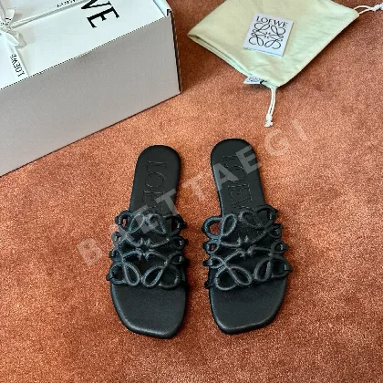 로에베 페탈 로고 플랫 샌들 26676
