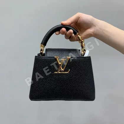 루이비통 네잎클로버 장식 미니 백 M23943