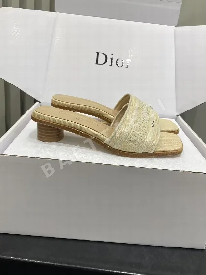 디올 스퀘어토 자수 청키힐 샌들 95543