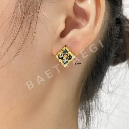 부첼라티 블루 에나멜 네잎클로버 스터드 귀걸이 64290