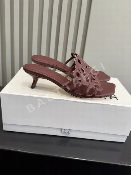 로에베 시프스킨 샌들 96173