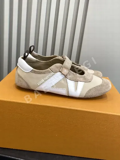 루이비통 엠보스드 스웨이드 스니커즈 113588