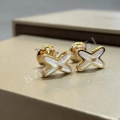 쇼메 크로스 화이트 마더오브펄 귀걸이 69815