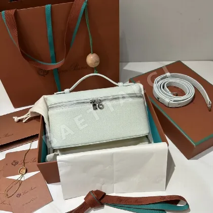로로피아나 L19 라이트블루 숄더백 191275