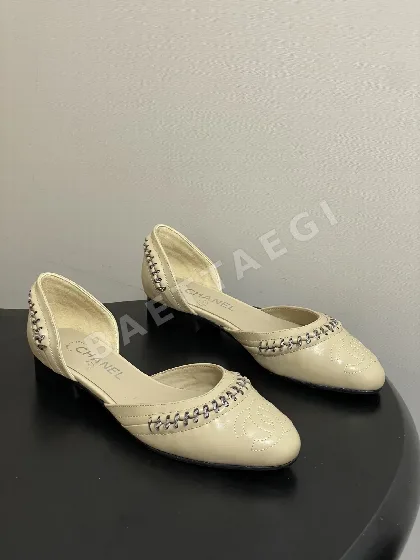 샤넬 클래식 더블 C 자수 체인 포인트 메리제인 슈즈 104954