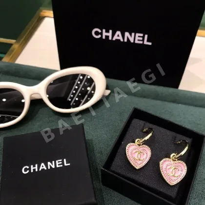 샤넬 하트 비즈 귀걸이 69192