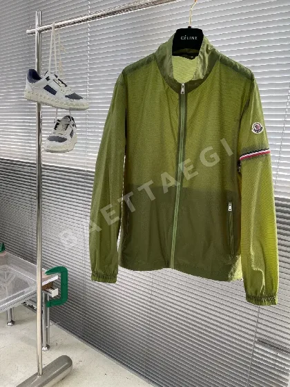 몽클레르 다크 체크 패턴 경량 스탠드 카라 자켓 92368