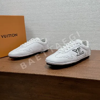 루이비통 LV 로고 레더 랠리 스니커즈 화이트
