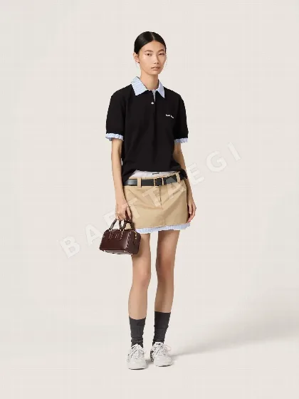 미우미우 스트라이프 카라 자수 반팔 티셔츠