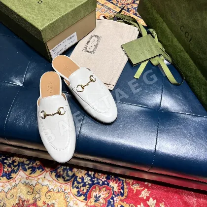 구찌 호스빗 가죽 뮬 슬리퍼 94645