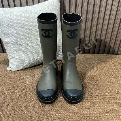 샤넬 레인부츠 85256