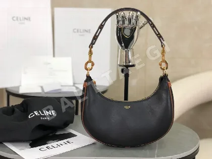셀린느 AVA 풀레더 언더암백 196923 86538