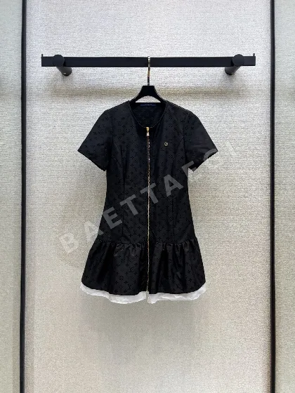 루이비통 다크 모노그램 반소매 플리츠 원피스 117775