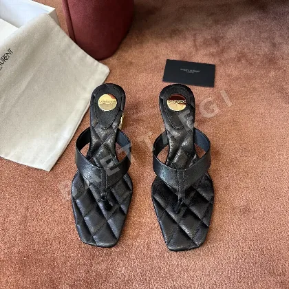 생로랑 퀼팅 앤틱 로고 쪼리 힐 샌들 블랙