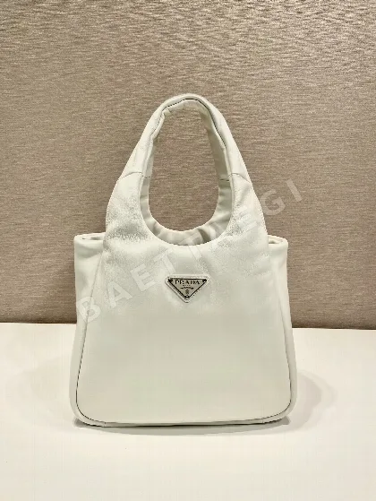프라다 램스킨 라지 토트백 1BG413