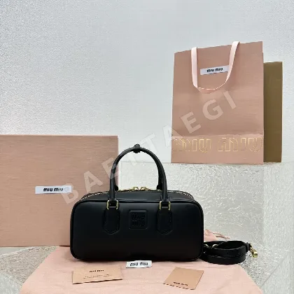 미우미우 블랙 패딩 볼링백 68331
