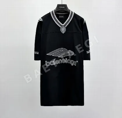 발렌시아가 V넥 반팔 티셔츠 114367