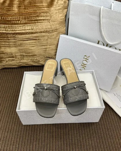 디올 카나쥬 램스킨 퀼팅 샌들 80104