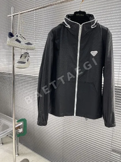 프라다 체크 텍스처 라글란 소매 후드 자켓 92360