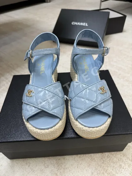 샤넬 웨지 플랫폼 샌들 스터드 장식 42300