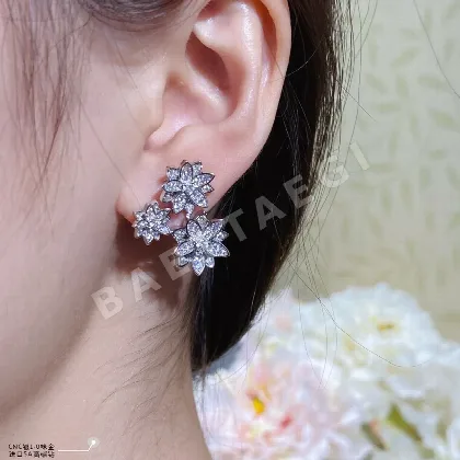반클리프앤아펠 로터스 모티브 귀걸이 63931