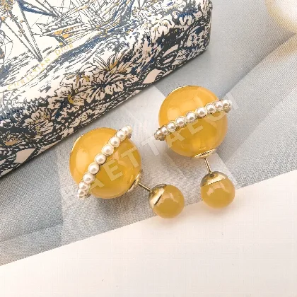 디올 메탈릭 이니셜 귀걸이 60478