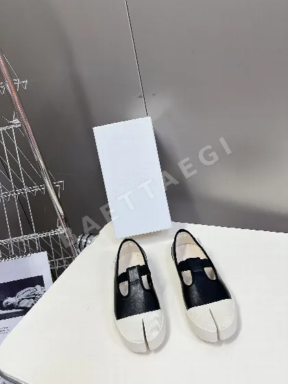 마르지엘라 스플릿 토 캔버스 신발 9227