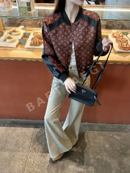 루이비통 텍스처 소재 여성 자켓 164652