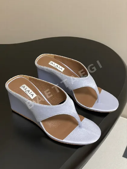 알라이아 큐브 힐 새틴 웨지 뮬 120614