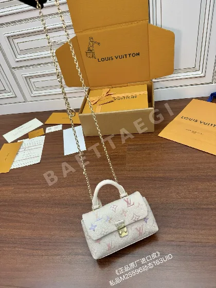 루이비통 M25596 가죽 가방