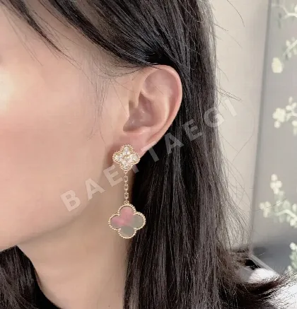반클리프앤아펠 네잎 클로버 골드 귀걸이 63871