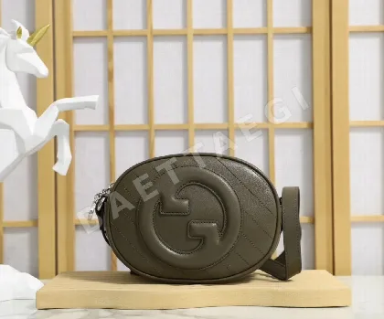 구찌 가시브론 스몰 라운드백 760175