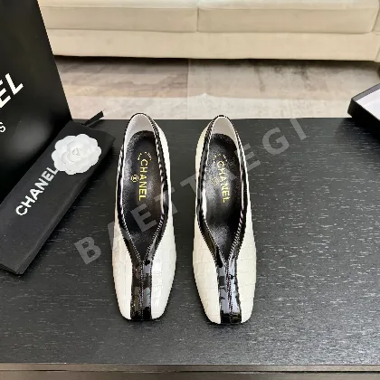 샤넬 더블 C 크로코다일 스퀘어 토 하이힐 98436