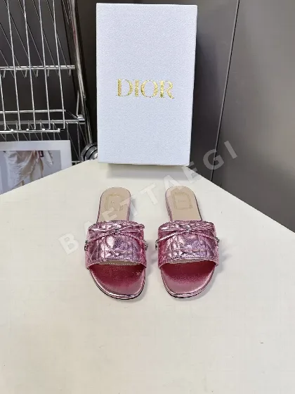 디올 퀼팅 리본 플랫 샌들 98560
