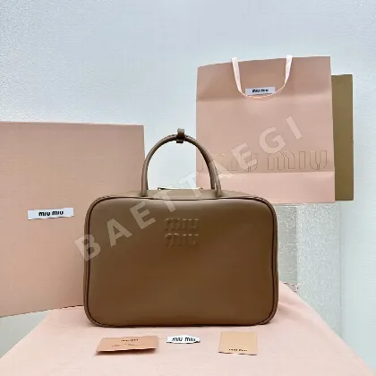 미우미우 소프트 패드 볼링백 68052