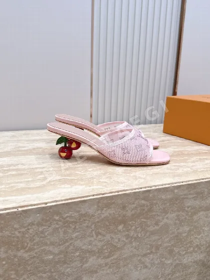 루이비통 6 AM 자수 메시 키튼힐 113504