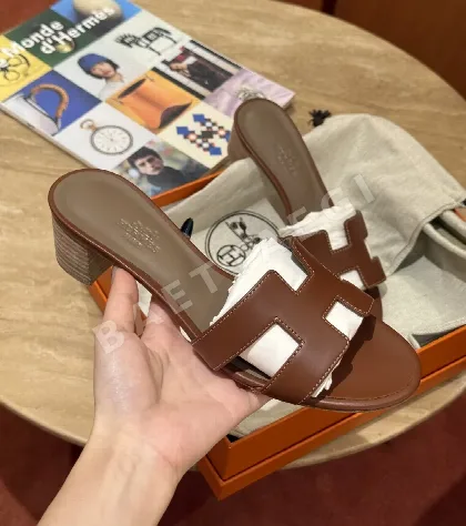 에르메스 오아시스 샌들 Saddle Red Calfskin H 컷아웃 189087