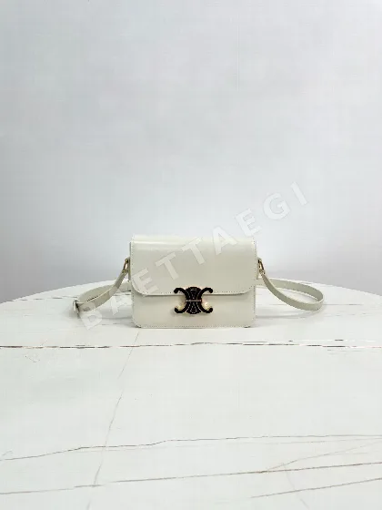 셀린느 에나멜 버클 램스킨 숄더백 188424