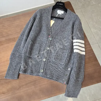 TB 24/FW 네 줄무늬 두꺼운 니트 가디건 5372 Thom Browne
