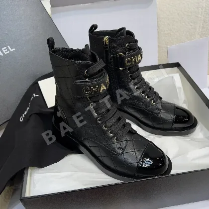 샤넬 23b 퀼팅 벨크로 마틴 앵클부츠 94457