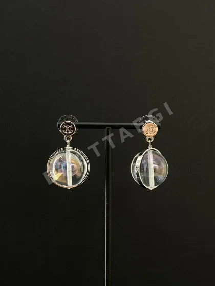 샤넬 실버 코인 펜던트 크리스탈 볼 귀걸이 125151
