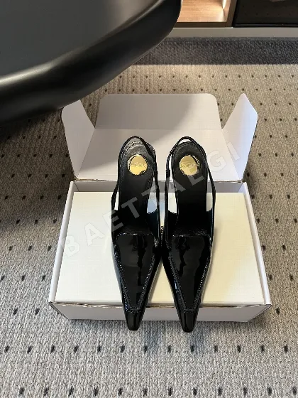 생로랑 YSL 포인티드 토 오픈 백 스틸레토 샌들 132549