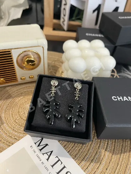 샤넬 단풍잎 레진 펜던트 귀걸이 124978