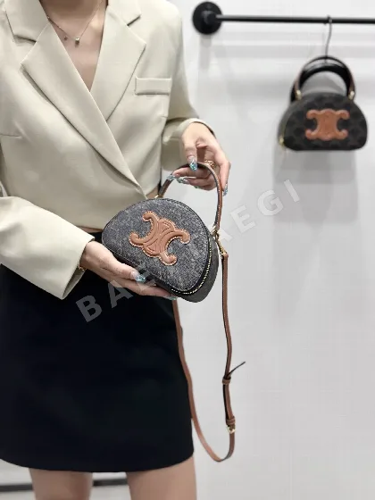 셀린느 소가죽 반달 가방 86377
