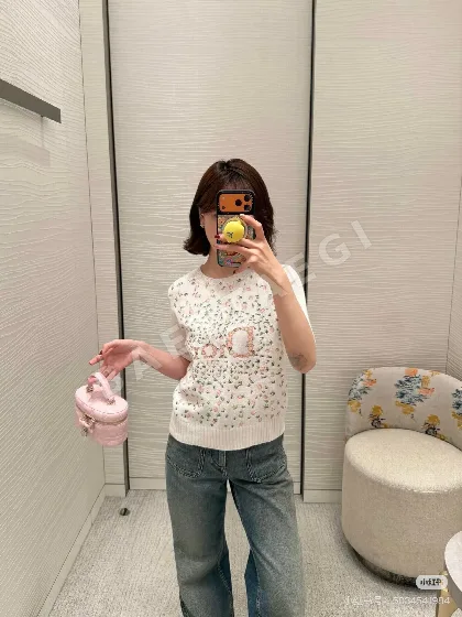 디올 캐시미어 플라워 자수 반팔 니트