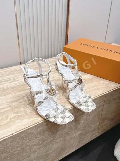 루이비통 메탈 버클 청키 힐 샌들 113511