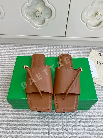 보테가베네타 메탈 버클 스퀘어 토 플립플롭 샌들 41664