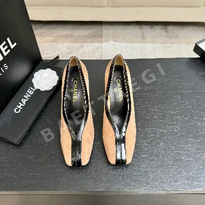 샤넬 더블 C 크로커다일 패턴 소가죽 스퀘어 토 하이힐 98439